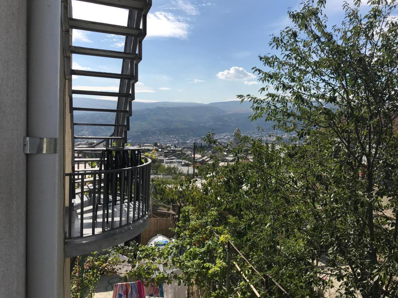 Upstairs Hotel Tbilisi Exterior photo